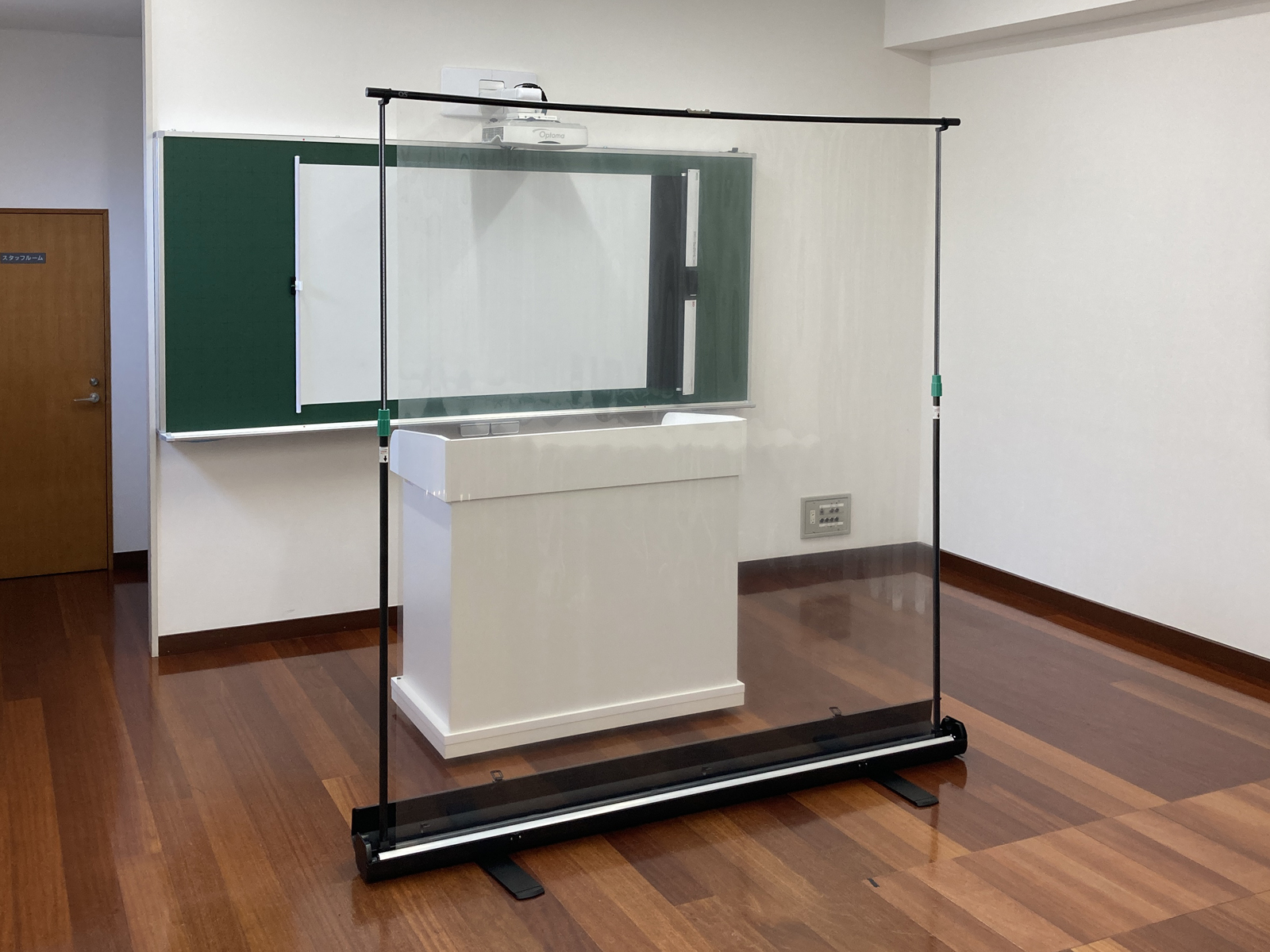 収納できて持ち運び可能な立ち上げ式シールドスクリーン（フロアスタンド型）を発売開始