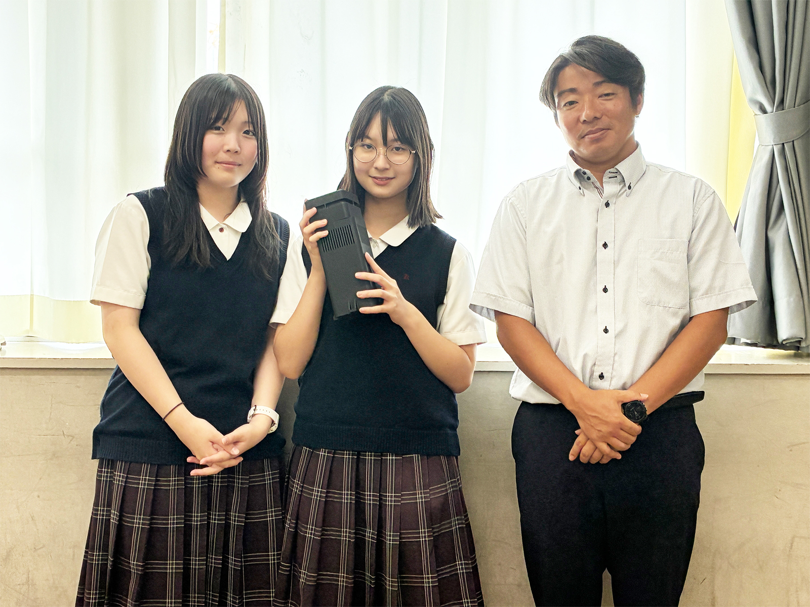 ツシマヤマネコ保護活動支援―忌避香拡散装置に託された生物部員と先生の想い｜関西大学第一高等学校・中学校 生物部 様を掲載